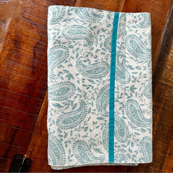 Pier 1 Table/Dresser Runner with Paisley Pattern and Embroidered Birds (13x72) - Picture 10 of 10